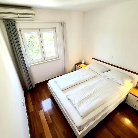 Veronika Apartment *