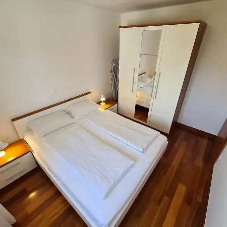 Veronika Apartment *